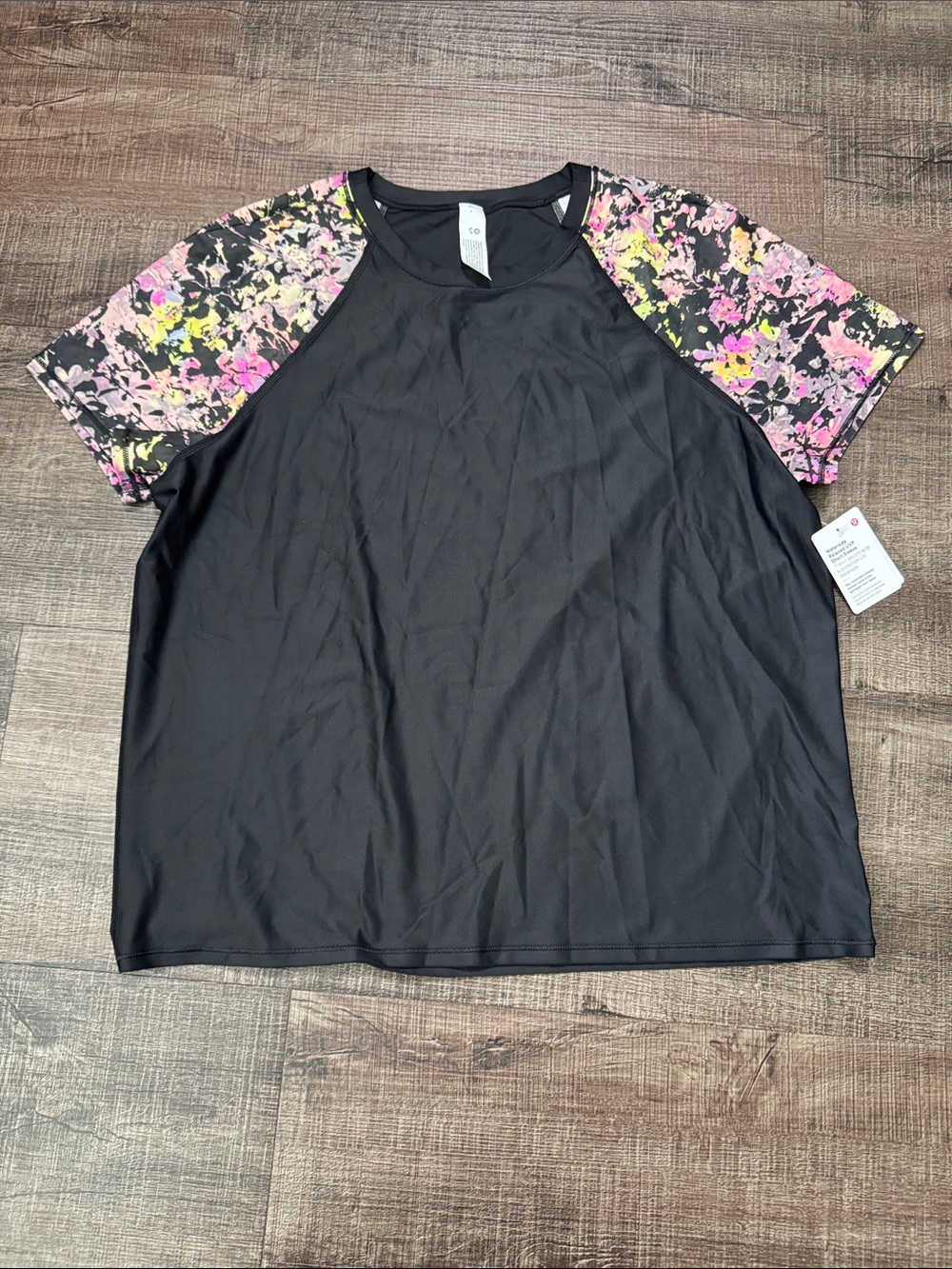 NWT lululemon athletica Waterside Relaxed UVP short sleeve size S